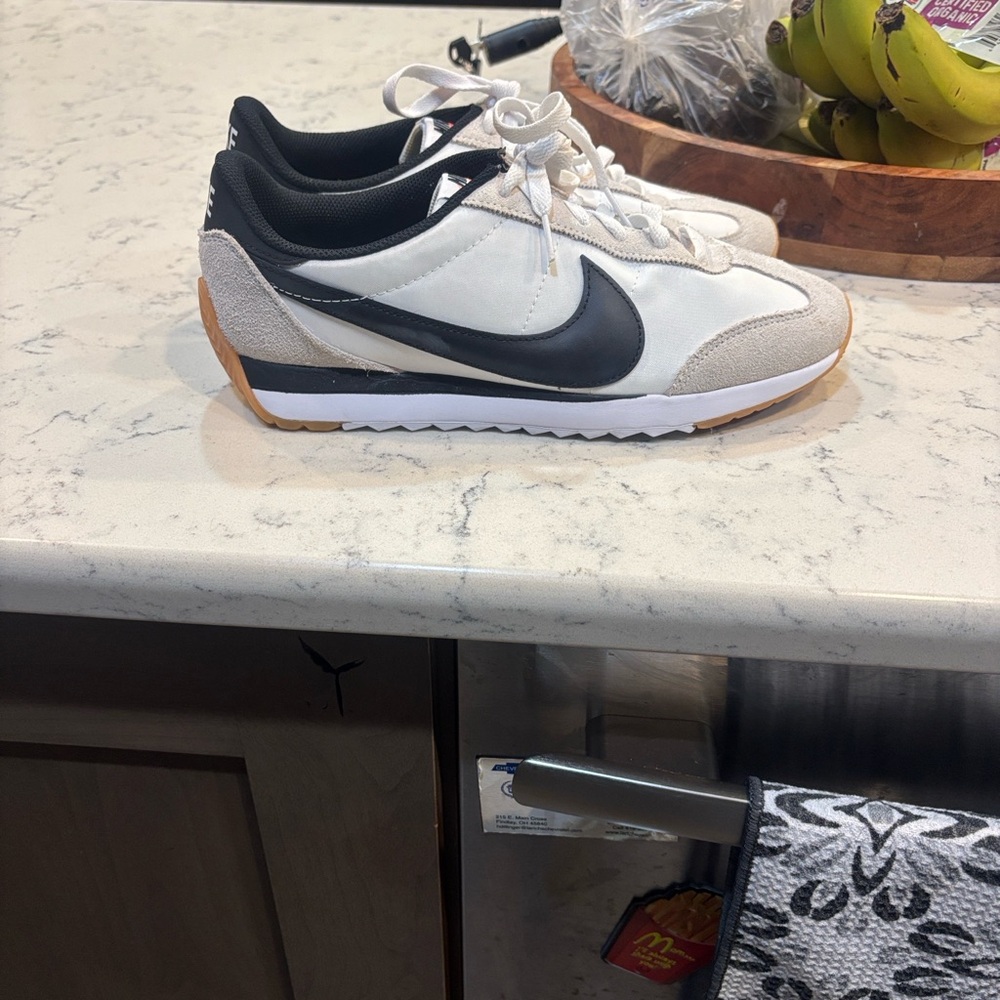 Nike Wonens White and Black Sneakers with Tan Accents